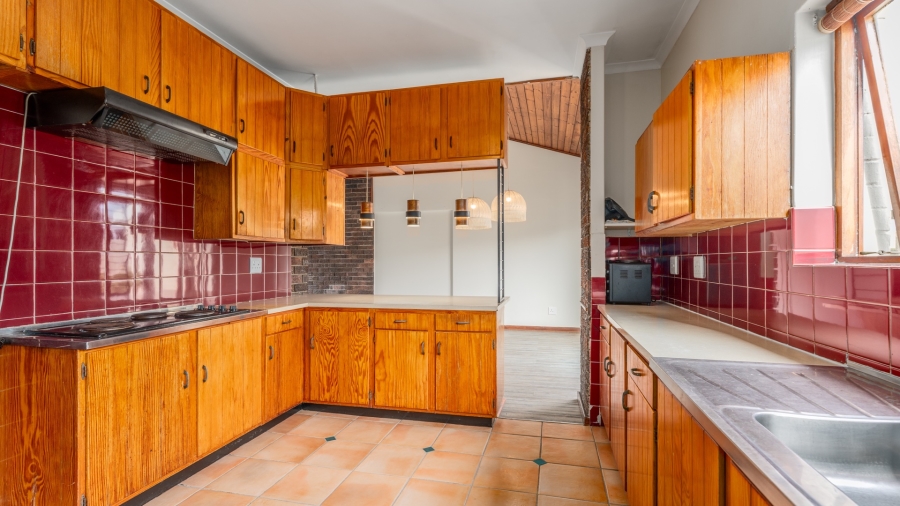 5 Bedroom Property for Sale in Zeekoevlei Western Cape